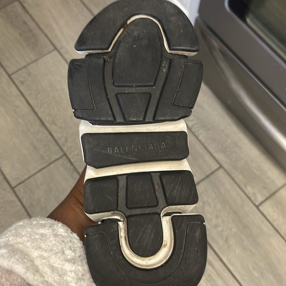 Balenciaga Trainer Shoes. Size 7. Scuffs on back of one shoe. Fair condi… - Picture 6 of 7